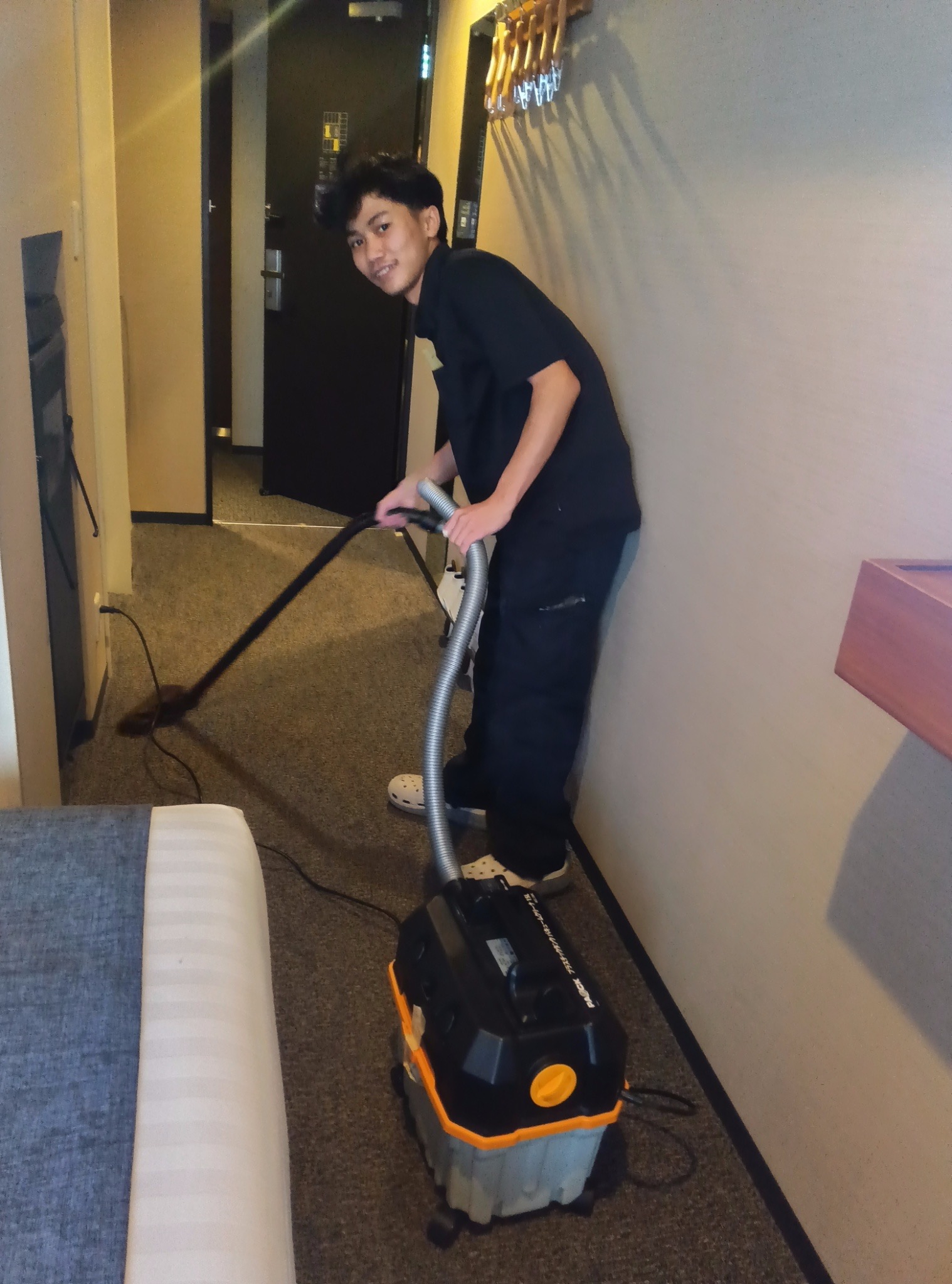 掃除機がけの様子